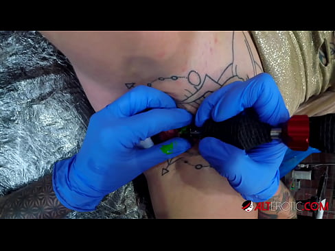 ❤️ Extremamente tatuada, a brasa Sully Savage fez uma tatuagem em seu clítoris Porno em pt-br.milfnut-net.ru ❌️❤